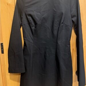 H&M simple but timeless dress pattern. It  that will carry you all four seasons.